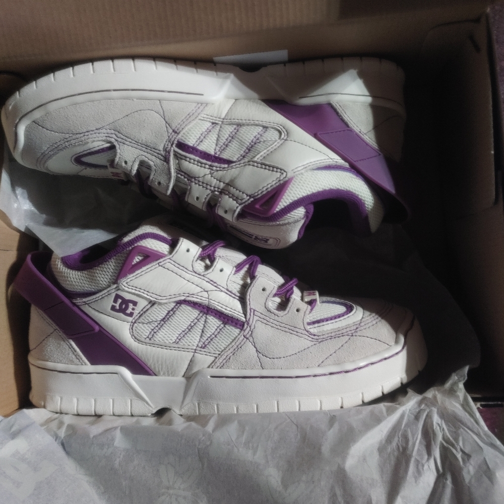 Sneakers - Picture 5 of 5